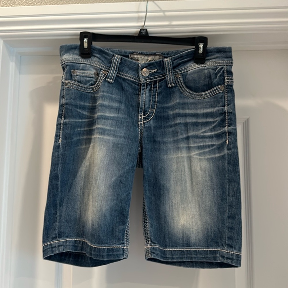BKE Jean shorts
Peyton